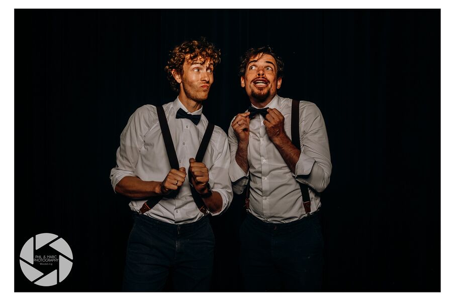 Selbstporträt im Halbdunkel - Fotobox | Phil & Marc Photography